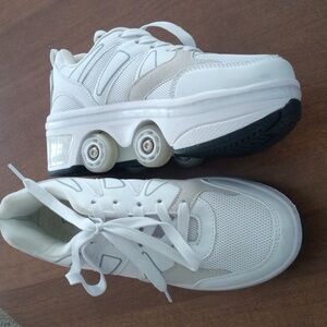 Roller skate shoes